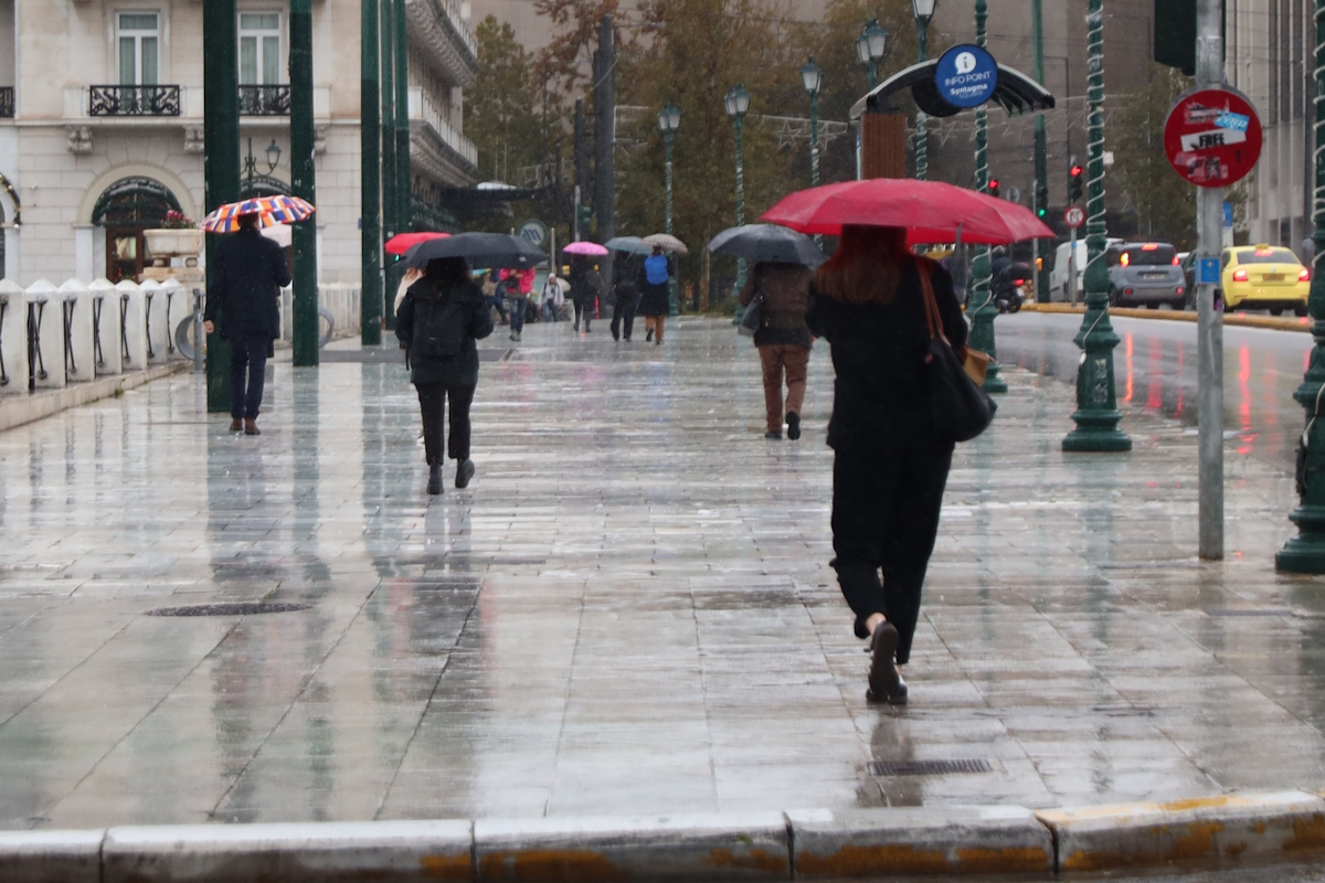 Χαμηλότερες θερμοκρασίες και ισχυρές καταιγίδες αιφνιδιάζουν τη χώρα – Όλο το αναλυτικό σκηνικό του καιρού σήμερα! - NewsPoint.gr