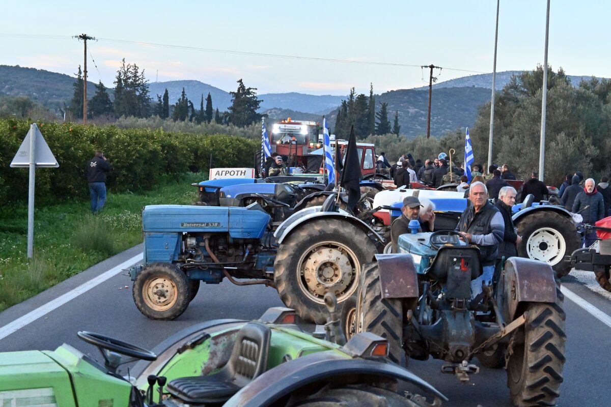 Απίστευτη ανατροπή στα αγροτικά μπλόκα: Οι δρόμοι ανοίγουν διάπλατα για τους εκδρομείς – Δείτε τι ακολουθεί μετά τις γιορτές! 9 Απίστευτη ανατροπή στα αγροτικά μπλόκα: Οι δρόμοι ανοίγουν διάπλατα για τους εκδρομείς – Δείτε τι ακολουθεί μετά τις γιορτές! - NewsPoint.gr