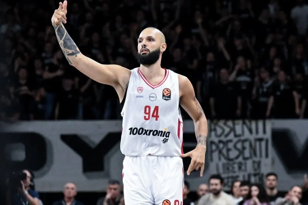 Δεν το πίστευε κανείς: Οι «ερυθρόλευκοι» έφυγαν νικητές από την Μπολόνια – Το θρίλερ που άλλαξε τα δεδομένα πριν το ντέρμπι! - NewsPoint.gr