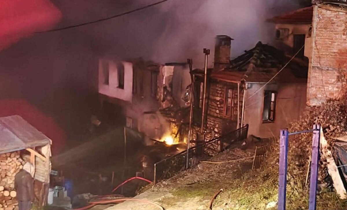 Τραγωδία στο Ανήλιο Μετσόβου: Η φωτιά κατέστρεψε τα πάντα και η αγωνία κορυφώθηκε για μια ηλικιωμένη - NewsPoint.gr