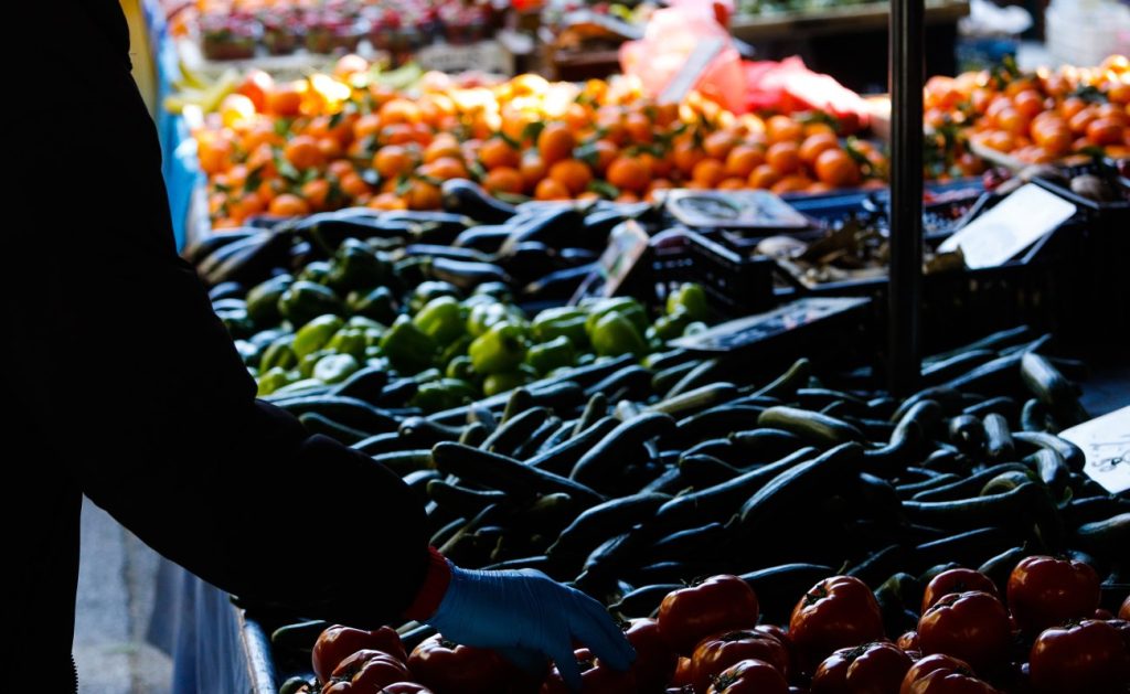 Απίστευτη ανατροπή στο ωράριο των λαϊκών αγορών – Δείτε πότε μένουν κλειστές και πότε ανοίγουν μέσα στις γιορτές! - NewsPoint.gr