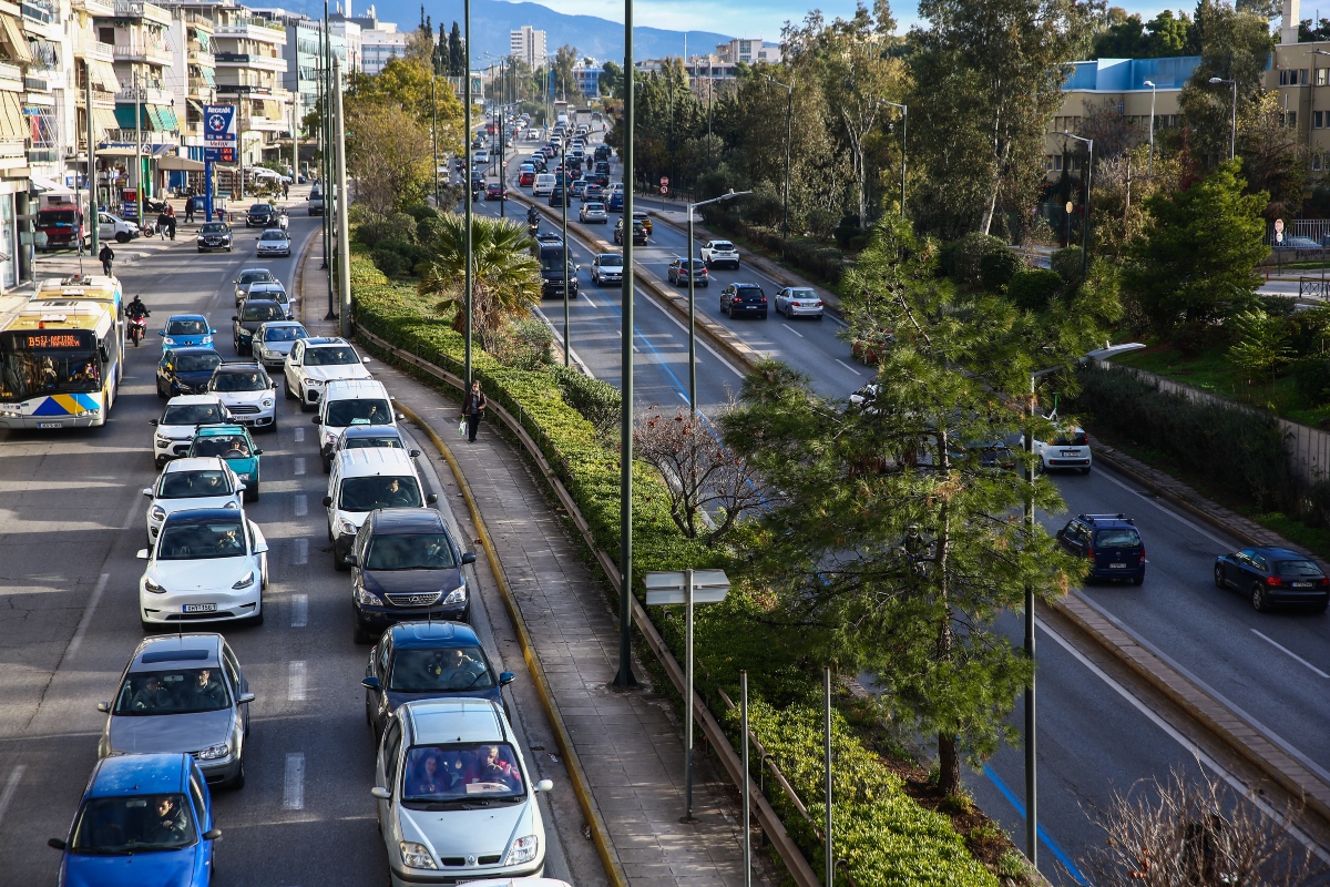 Απίστευτη ταλαιπωρία στην Αττική Οδό: Δείτε γιατί χιλιάδες οδηγοί εγκλωβίστηκαν για πάνω από μισή ώρα! - NewsPoint.gr