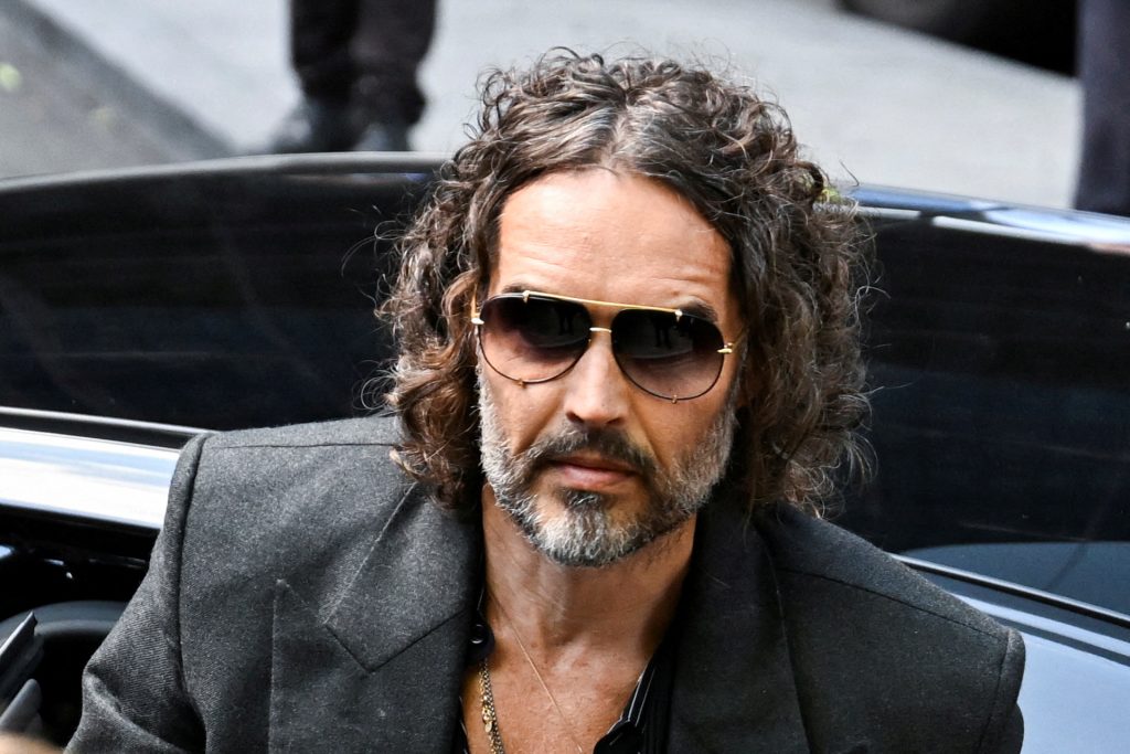 Σάλος για τον Ράσελ Μπραντ: Νέα συγκλονιστική τροπή με φρέσκιες κατηγορίες βιασμού και σεξουαλικής επίθεσης - NewsPoint.gr