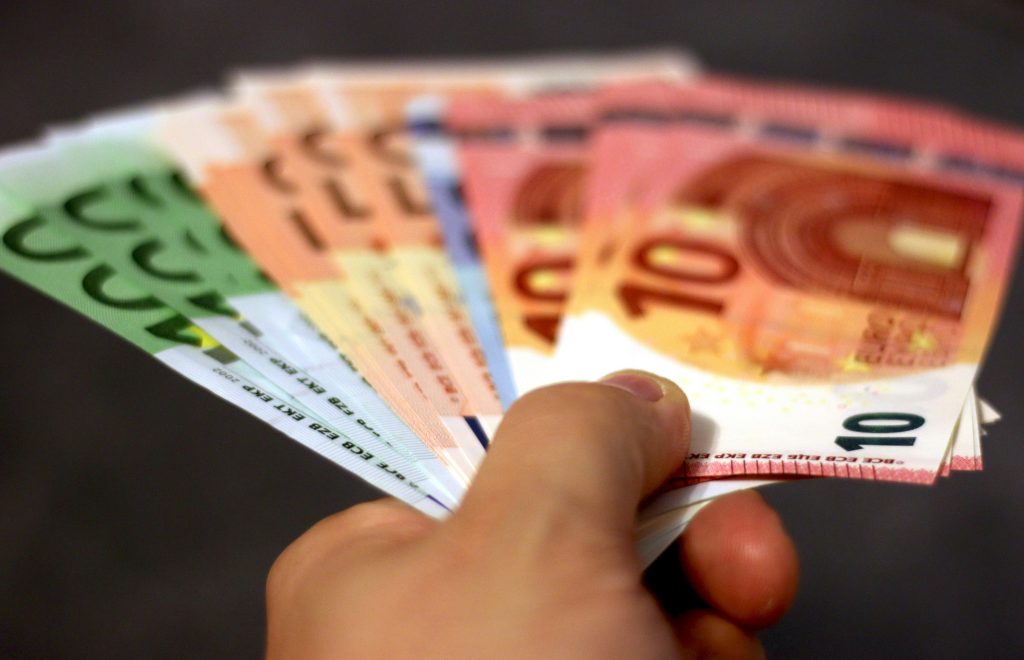 Ανατροπή στους μισθούς των δημοσίων υπαλλήλων: Πότε μπήκαν τα χρήματα και πόσα παραπάνω παίρνει ο καθένας – Όλες οι λεπτομέρειες - NewsPoint.gr