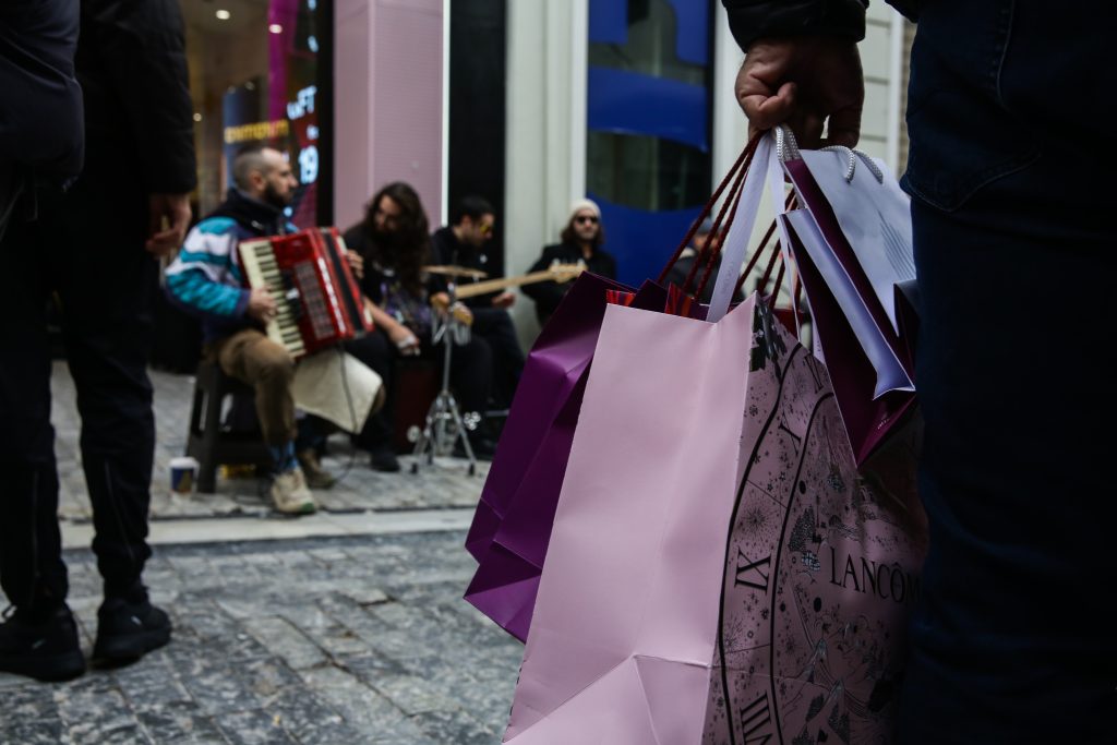 Μην το χάσετε: Τελευταία ευκαιρία για τα χριστουγεννιάτικα ψώνια – Δείτε τι ώρα κλείνουν τα καταστήματα! - NewsPoint.gr