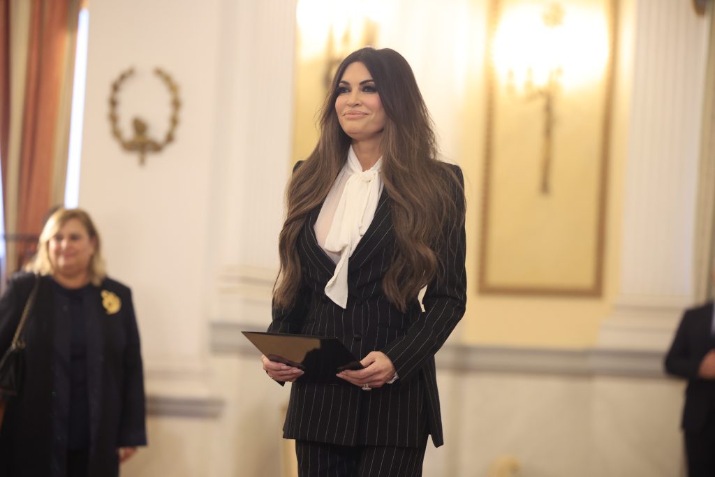 Συγκλονιστικές λεπτομέρειες για τα 4 τόνους κοκαΐνης! Η Αμερικανίδα πρέσβειρα μιλάει ανοιχτά - NewsPoint.gr