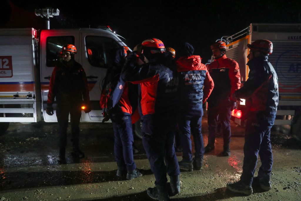 Απίστευτη διάσωση στην Τουρκία: Τα 30 δευτερόλεπτα που χώρισαν τον όλεθρο από τη σωτηρία! 1 Απίστευτη διάσωση στην Τουρκία: Τα 30 δευτερόλεπτα που χώρισαν τον όλεθρο από τη σωτηρία! - NewsPoint.gr