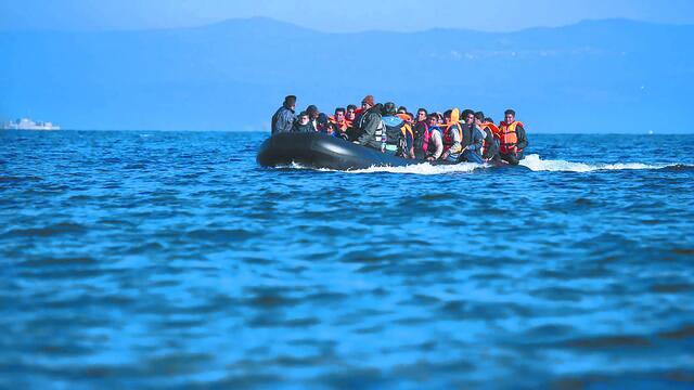 Σοκ στα νότια της Κρήτης: Πάνω από 400 μετανάστες διασώθηκαν – 19χρονος διακινητής στα χέρια του Λιμενικού! - NewsPoint.gr