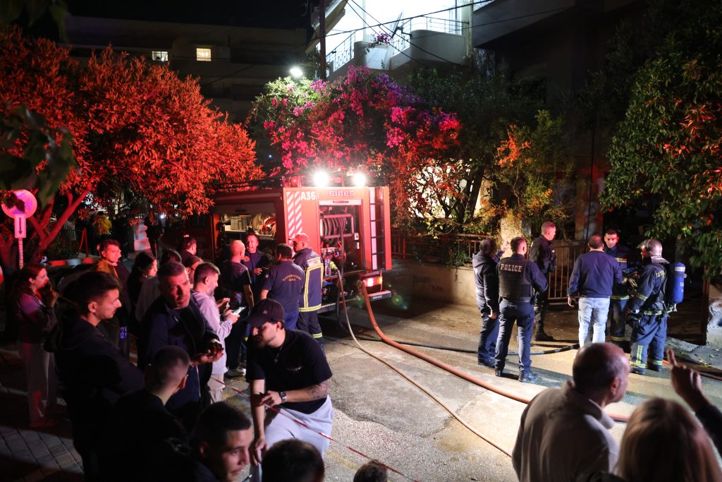 Συγκλονιστικές στιγμές στη Θεσσαλονίκη: Δραματική διάσωση ηλικιωμένου ζευγαριού μετά από φωτιά στο σπίτι τους! - NewsPoint.gr