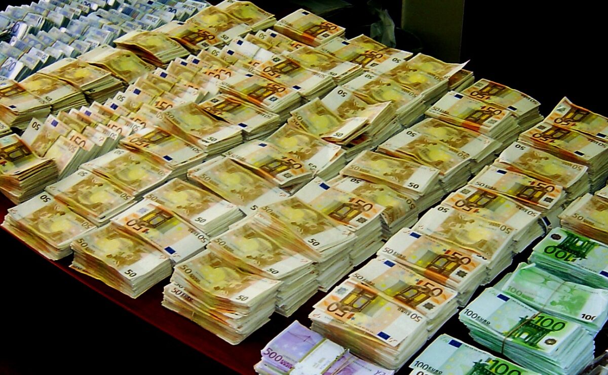 Σοκ σε όλη την Ελλάδα: Ο απατεώνας που παρίστανε τον αστυνομικό και ξάφρισε πάνω από 440.000 ευρώ αποκαλύπτεται! - NewsPoint.gr