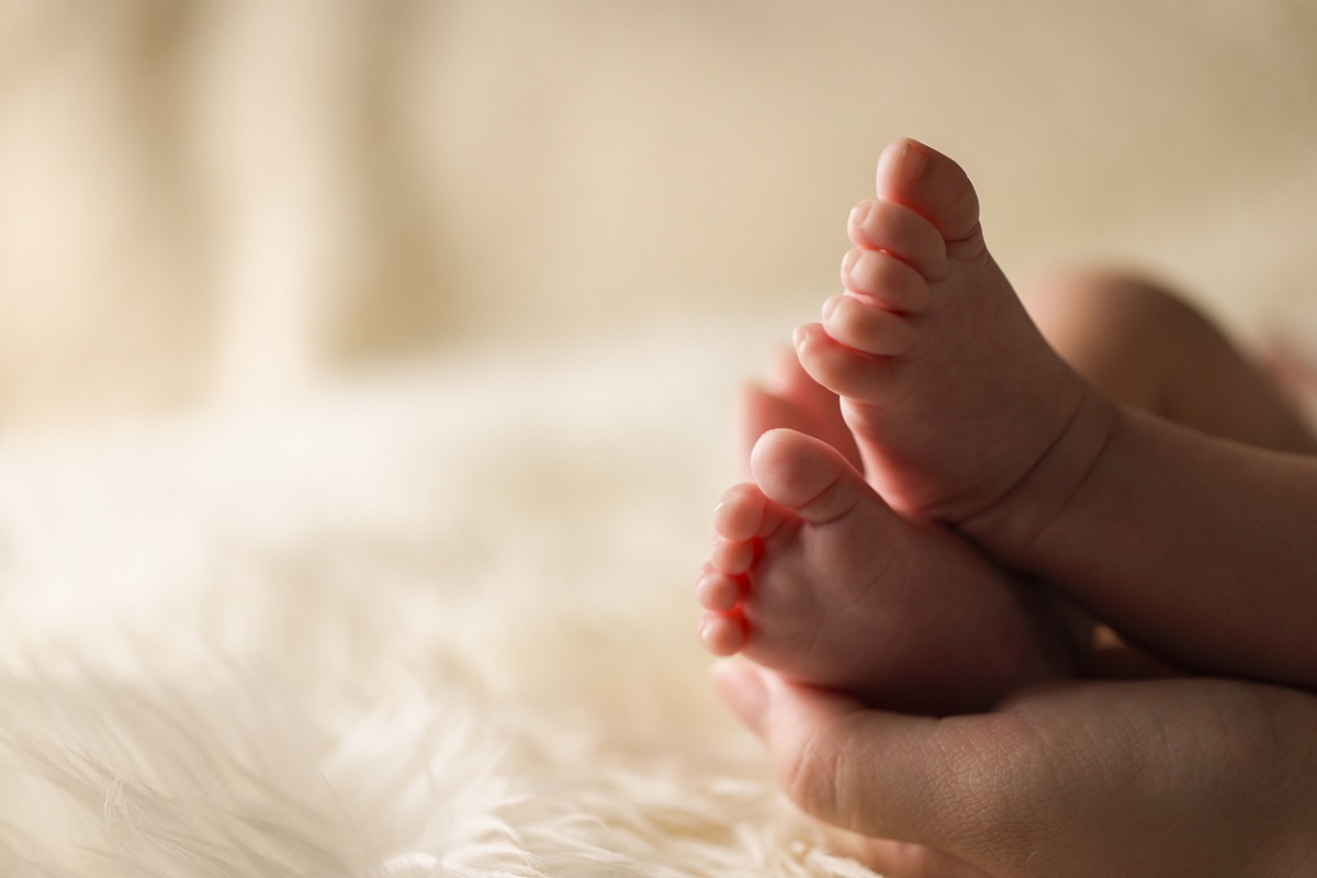 Συγκλονιστική μάχη για τη ζωή: Το 18 μηνών βρέφος που βρέθηκε σε βάρκα στο Ηράκλειο συγκινεί όλη την Ελλάδα! - NewsPoint.gr