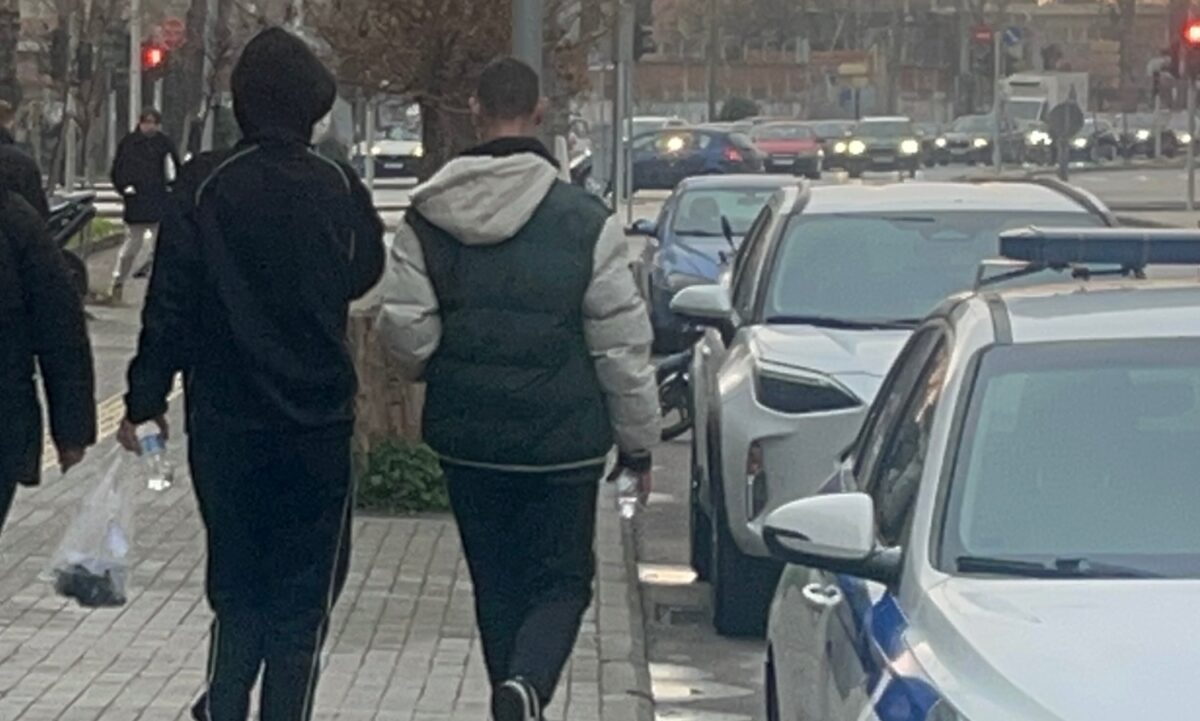 Απίστευτη παγίδα σε 30χρονο στον Εύοσμο: Προσποιήθηκαν ανήλικη, του έστησαν ενέδρα και τον απείλησαν με μαχαίρι – Η ιστορία που συντάραξε τη Θεσσαλονίκη! 1 Απίστευτη παγίδα σε 30χρονο στον Εύοσμο: Προσποιήθηκαν ανήλικη, του έστησαν ενέδρα και τον απείλησαν με μαχαίρι – Η ιστορία που συντάραξε τη Θεσσαλονίκη! - NewsPoint.gr