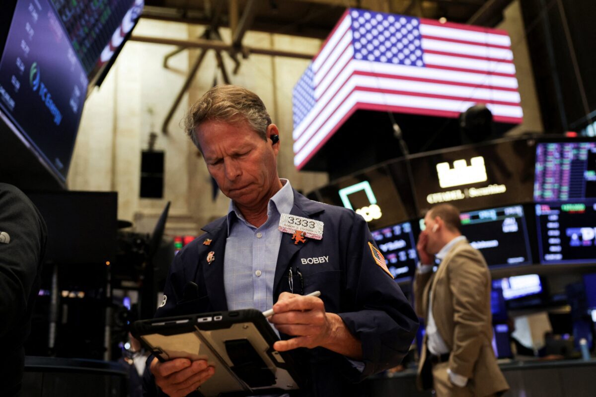 Απροσδόκητη ανατροπή στη Wall Street – Έτσι κινήθηκαν οι δείκτες και οι κολοσσοί της τεχνολογίας! 1 Απροσδόκητη ανατροπή στη Wall Street – Έτσι κινήθηκαν οι δείκτες και οι κολοσσοί της τεχνολογίας! - NewsPoint.gr