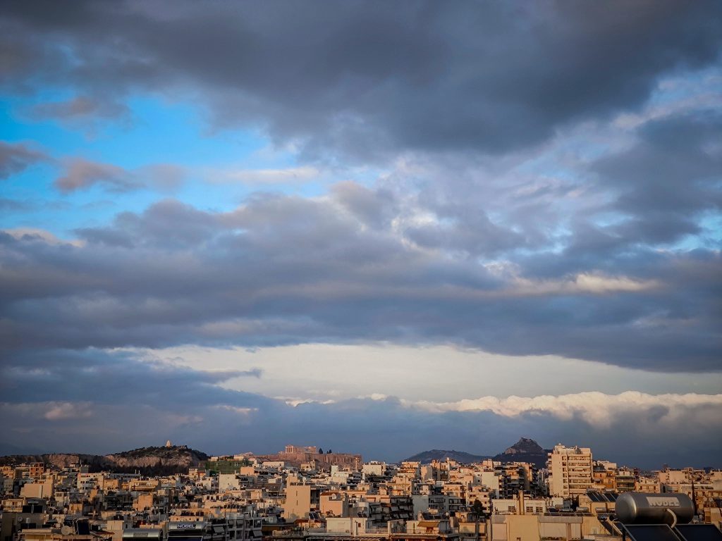 Ανατροπή στον καιρό: Έρχονται δυνατοί άνεμοι, βροχές και ξαφνική άνοδος της θερμοκρασίας – Τι να περιμένουμε τις επόμενες μέρες - NewsPoint.gr