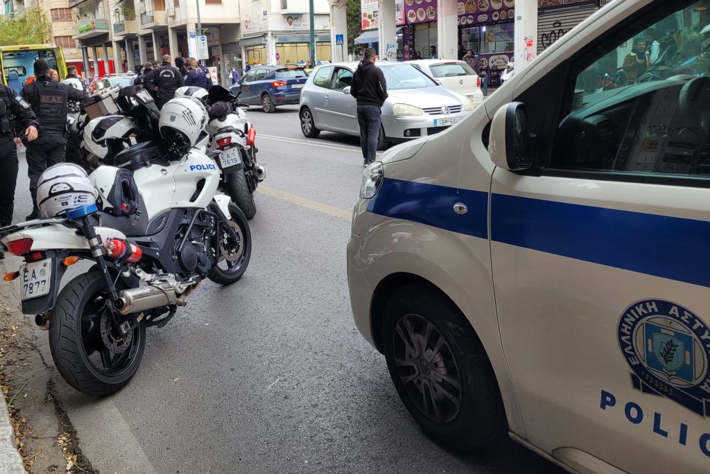 Απίστευτη αναστάτωση σε σχολείο της Γλυφάδας: 16χρονος μαθητής συνελήφθη με μαχαίρια και κόφτη – Οι αποκαλύψεις που συγκλονίζουν - NewsPoint.gr