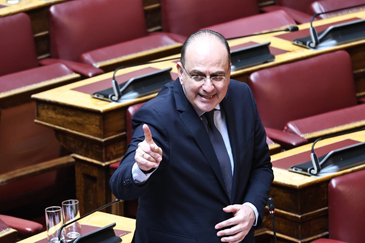 Αναταράξεις στη Βουλή: Η απαίτηση του ΠΑΣΟΚ που φέρνει σε δύσκολη θέση τον πρωθυπουργό λόγω Λαζαρίδη! - NewsPoint.gr