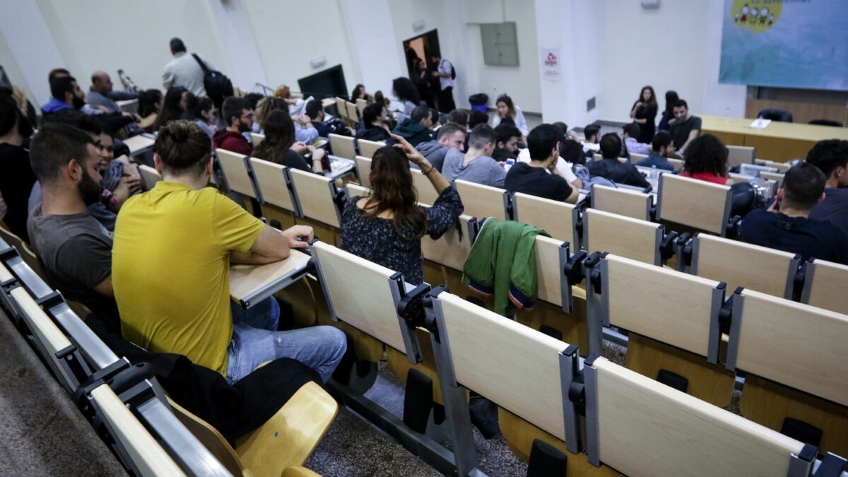 Η απόφαση που ταρακουνά τα ελληνικά ΑΕΙ: 308.605 «αιώνιοι» φοιτητές διαγράφηκαν - Τι αλλάζει στη φοιτητική ζωή - NewsPoint.gr