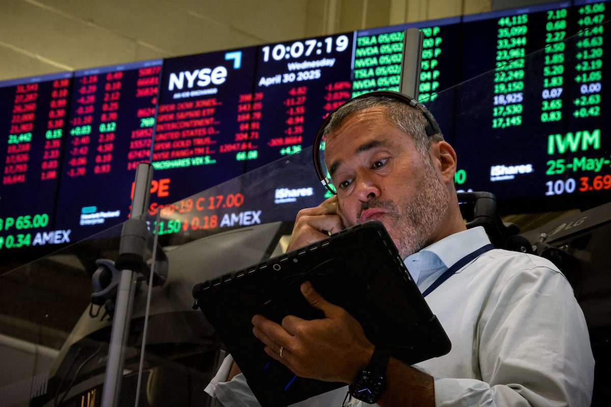 Ανατροπή στη Wall Street: Ο S&P 500 «λυγίζει» για τρίτη συνεχόμενη μέρα, αλλά ο Ιανουάριος κλείνει με κέρδη! 1 Ανατροπή στη Wall Street: Ο S&P 500 «λυγίζει» για τρίτη συνεχόμενη μέρα, αλλά ο Ιανουάριος κλείνει με κέρδη! - NewsPoint.gr