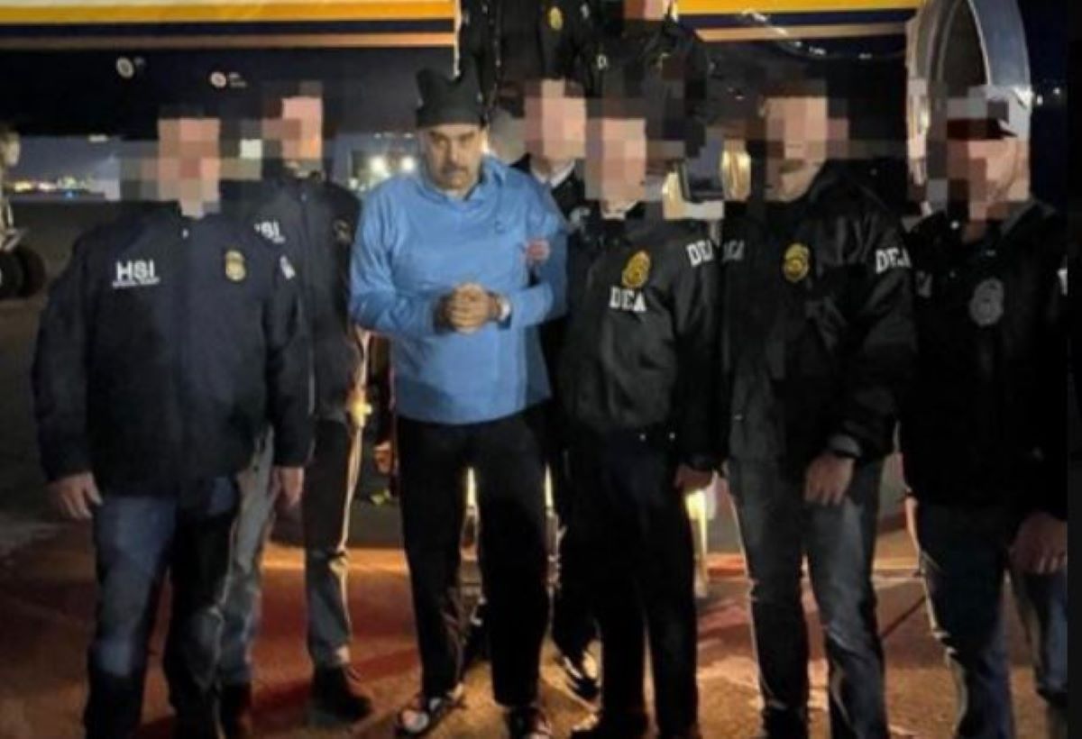 Ανατροπή δίχως προηγούμενο: Ο Νικολάς Μαδούρο κάθεται στο εδώλιο της Νέας Υόρκης – Τα αληθινά αίτια που συγκλονίζουν την πολιτική σκηνή 1 Ανατροπή δίχως προηγούμενο: Ο Νικολάς Μαδούρο κάθεται στο εδώλιο της Νέας Υόρκης – Τα αληθινά αίτια που συγκλονίζουν την πολιτική σκηνή - NewsPoint.gr