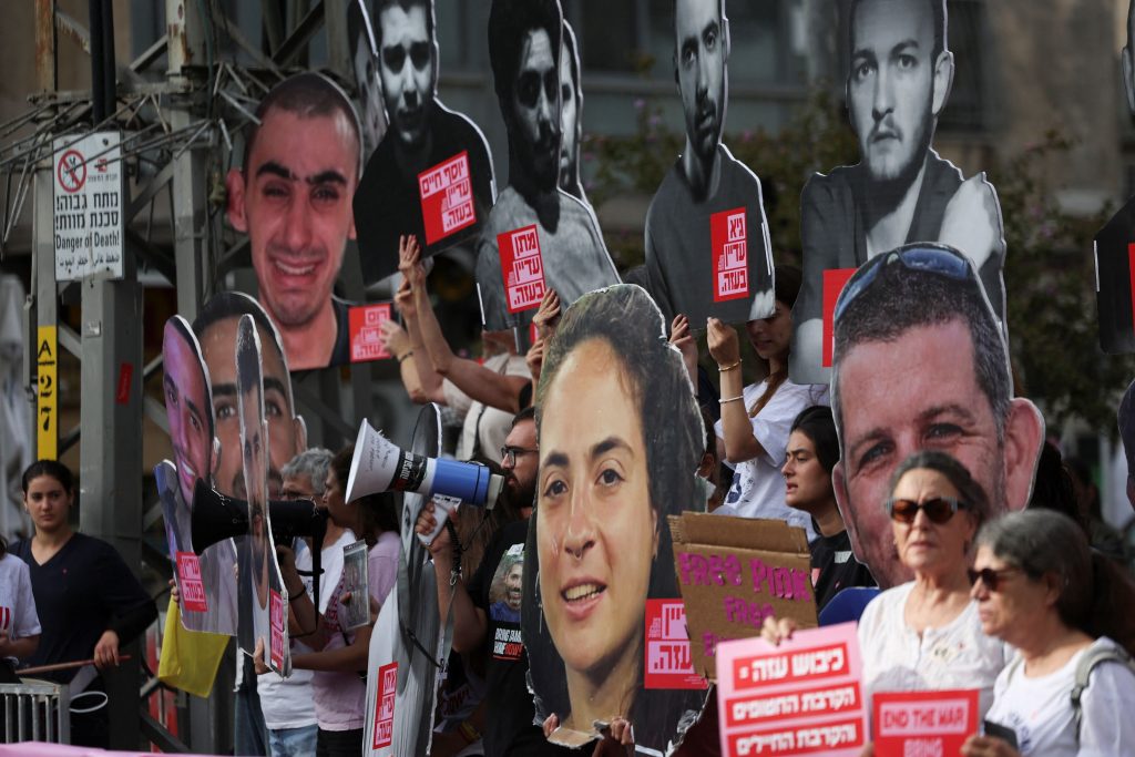 Απίστευτες εξελίξεις στο Ισραήλ: Το συγκλονιστικό τέλος του αγώνα των οικογενειών των ομήρων – Τι απομένει πλέον; 3 Απίστευτες εξελίξεις στο Ισραήλ: Το συγκλονιστικό τέλος του αγώνα των οικογενειών των ομήρων – Τι απομένει πλέον; - NewsPoint.gr
