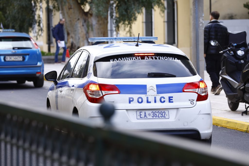 Απίστευτη απάτη στη Θεσσαλονίκη: 98χρονος έχασε θησαυρό 370 χρυσές λίρες λόγω απειλής για τον γιο του! 4 Απίστευτη απάτη στη Θεσσαλονίκη: 98χρονος έχασε θησαυρό 370 χρυσές λίρες λόγω απειλής για τον γιο του! - NewsPoint.gr