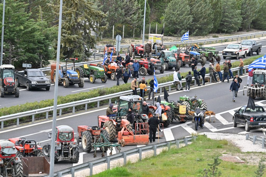 «Καταιγίδα» αγροτικών κινητοποιήσεων: Οργή και τελεσίγραφα – Οι εξελίξεις που κόβουν την ανάσα! 12 «Καταιγίδα» αγροτικών κινητοποιήσεων: Οργή και τελεσίγραφα – Οι εξελίξεις που κόβουν την ανάσα! - NewsPoint.gr