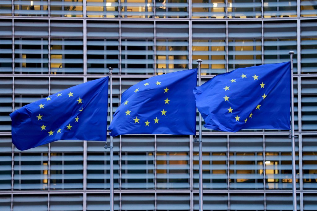 Ανατροπή στην Ευρώπη: Νέα αυστηρά μέτρα απειλούν τα πολιτικά κόμματα – Όλα όσα κρύβονται πίσω από την απόφαση της Κομισιόν 14 Ανατροπή στην Ευρώπη: Νέα αυστηρά μέτρα απειλούν τα πολιτικά κόμματα – Όλα όσα κρύβονται πίσω από την απόφαση της Κομισιόν - NewsPoint.gr