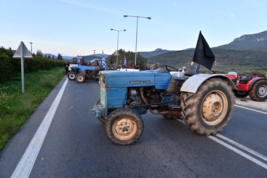 Συνεχίζονται τα αγροτικά μπλόκα στη Δυτική Ελλάδα – Το απρόσμενο που συμβαίνει στους δρόμους σήμερα! 21 Συνεχίζονται τα αγροτικά μπλόκα στη Δυτική Ελλάδα – Το απρόσμενο που συμβαίνει στους δρόμους σήμερα! - NewsPoint.gr