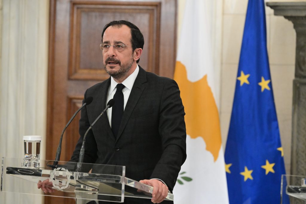Συναγερμός στην Κύπρο: Αναζητούν την αινιγματική «Emily Thompson» – Το βίντεο-βόμβα που προκάλεσε αποκαλύψεις, μετακινήσεις και ερωτήματα 8 Συναγερμός στην Κύπρο: Αναζητούν την αινιγματική «Emily Thompson» – Το βίντεο-βόμβα που προκάλεσε αποκαλύψεις, μετακινήσεις και ερωτήματα - NewsPoint.gr