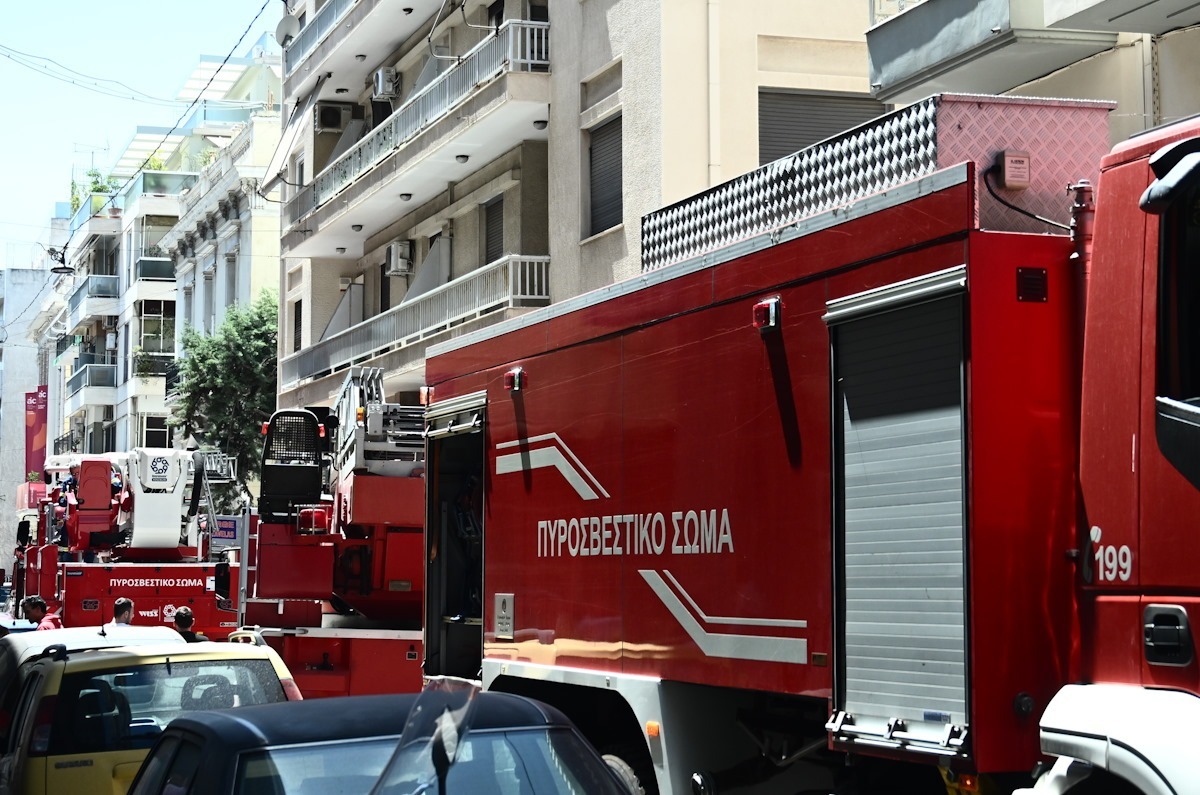 Σκηνές πανικού στην Πατησίων: Δραματική διάσωση δύο ατόμων από τη φωτιά που ξέσπασε σε διαμέρισμα 14 Σκηνές πανικού στην Πατησίων: Δραματική διάσωση δύο ατόμων από τη φωτιά που ξέσπασε σε διαμέρισμα - NewsPoint.gr