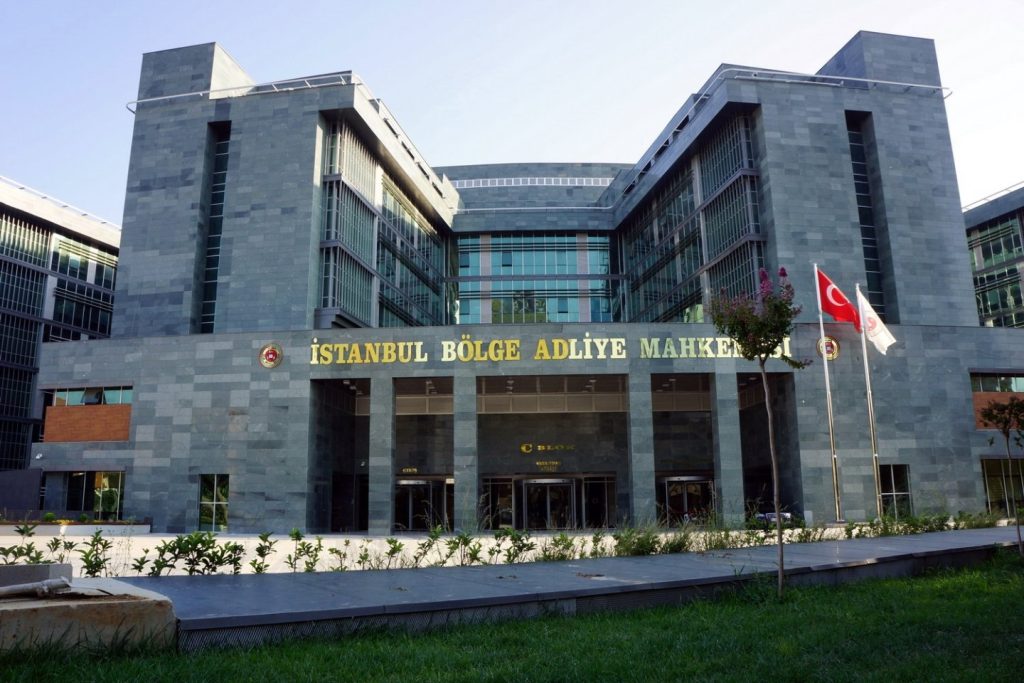 Ανείπωτη φρίκη στην Κωνσταντινούπολη: Δικαστής πυροβολείται από τον πρώην της μέσα σε αίθουσα δικαστηρίου – Η δραματική παρέμβαση που έσωσε τη ζωή της 15 Ανείπωτη φρίκη στην Κωνσταντινούπολη: Δικαστής πυροβολείται από τον πρώην της μέσα σε αίθουσα δικαστηρίου – Η δραματική παρέμβαση που έσωσε τη ζωή της - NewsPoint.gr