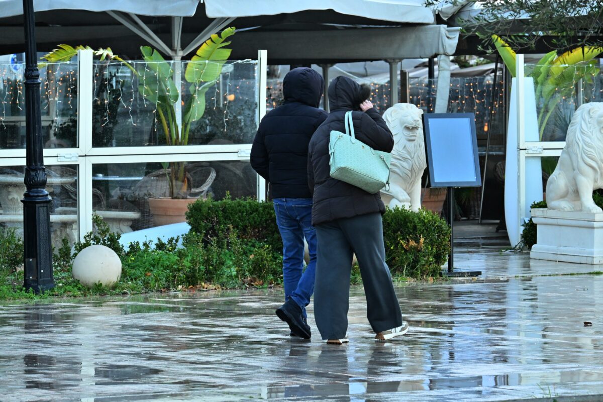 Θα το πιστέψετε; Απότομη αλλαγή στον καιρό σήμερα – Ξεσπούν τοπικές βροχές και ο υδράργυρος πέφτει! - NewsPoint.gr