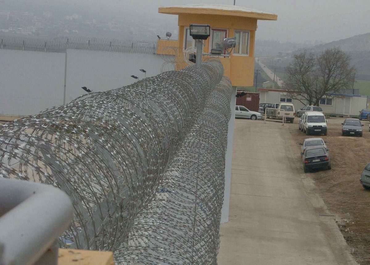 Δραματικές αποκαλύψεις για το αιματηρό περιστατικό στις φυλακές Δομοκού – Τι υποστηρίζει ο δικηγόρος του Βούλγαρου βαρυποινίτη και το «μυστήριο» με το όπλο 28 Δραματικές αποκαλύψεις για το αιματηρό περιστατικό στις φυλακές Δομοκού – Τι υποστηρίζει ο δικηγόρος του Βούλγαρου βαρυποινίτη και το «μυστήριο» με το όπλο - NewsPoint.gr