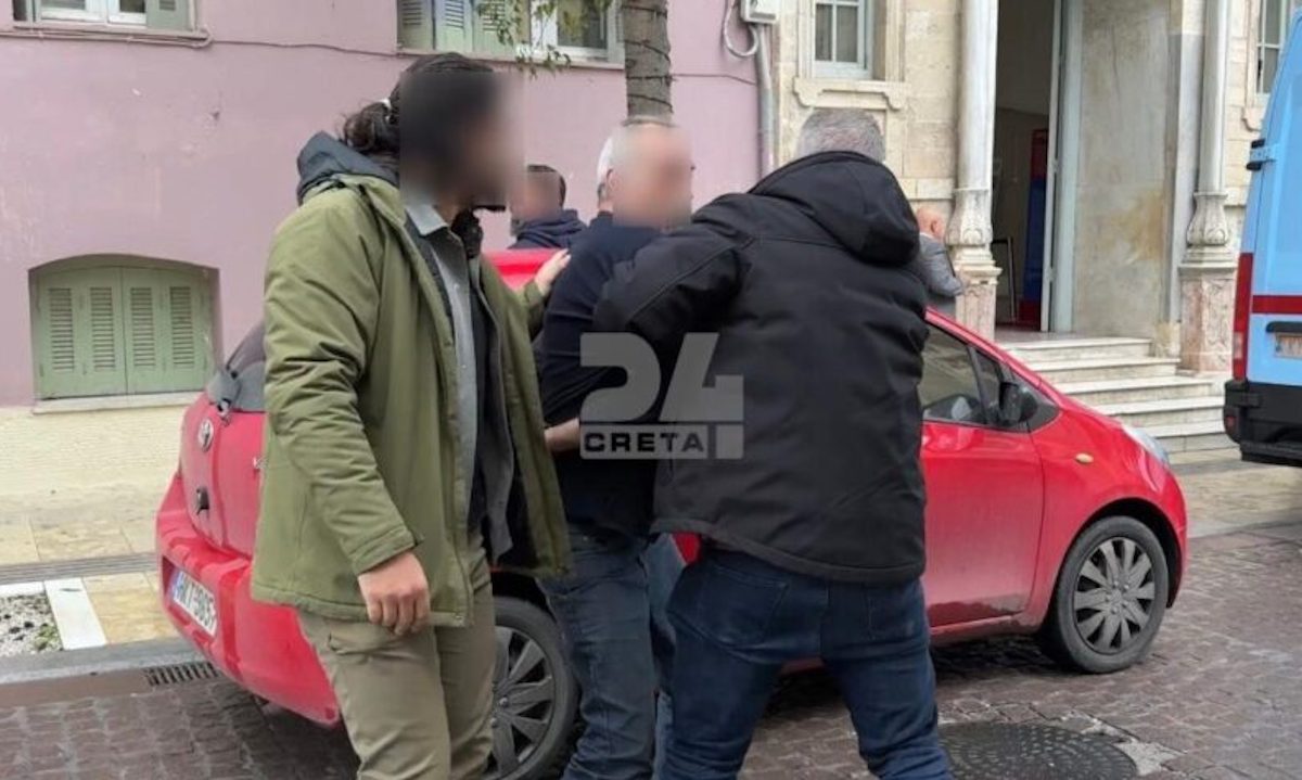 Σοκ στο Ηράκλειο: Ο 64χρονος που σκότωσε τον αδελφό του πήρε το δρόμο για τη φυλακή – Τα λόγια του συγκλονίζουν 1 Σοκ στο Ηράκλειο: Ο 64χρονος που σκότωσε τον αδελφό του πήρε το δρόμο για τη φυλακή – Τα λόγια του συγκλονίζουν - NewsPoint.gr