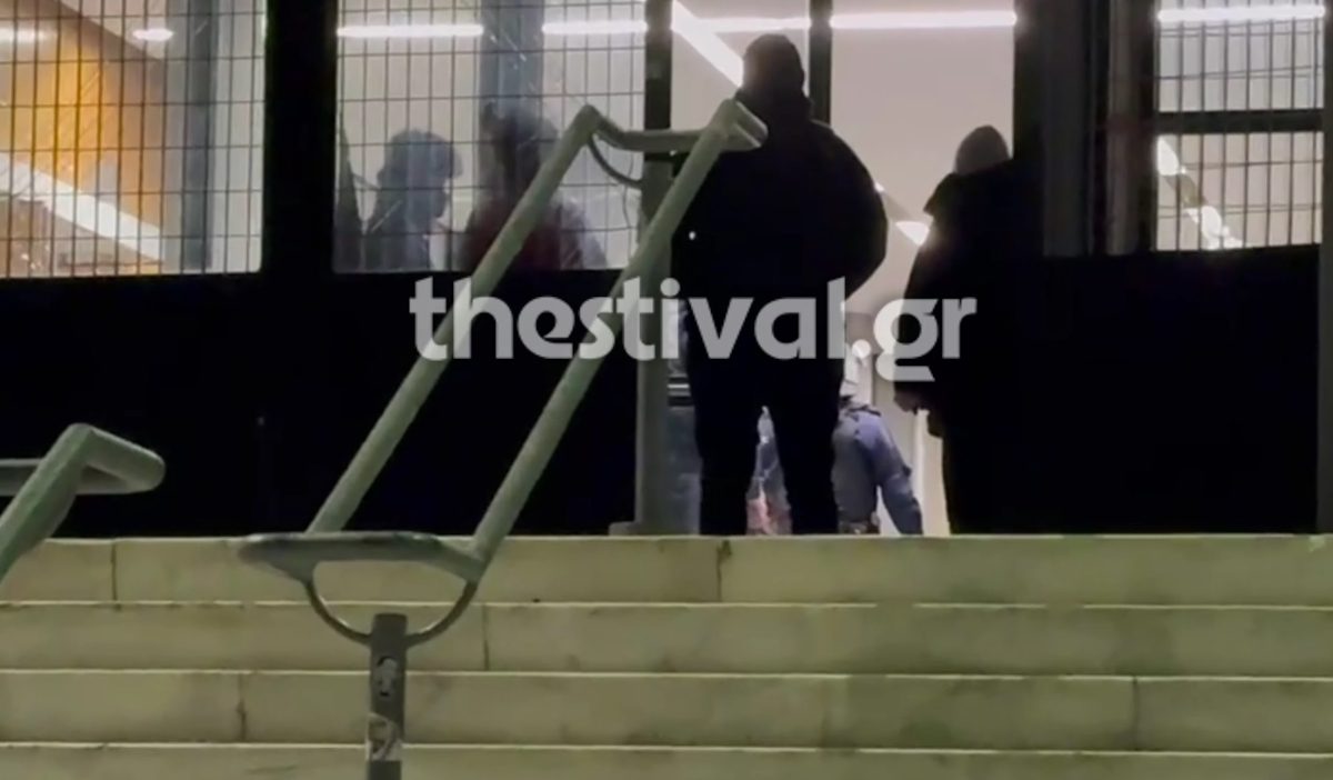 Κανείς δεν περίμενε τέτοια εξέλιξη στο ΑΠΘ: 48 προσαγωγές και ολονύκτιο θρίλερ με φοιτητές στη Θεσσαλονίκη! 21 Κανείς δεν περίμενε τέτοια εξέλιξη στο ΑΠΘ: 48 προσαγωγές και ολονύκτιο θρίλερ με φοιτητές στη Θεσσαλονίκη! - NewsPoint.gr