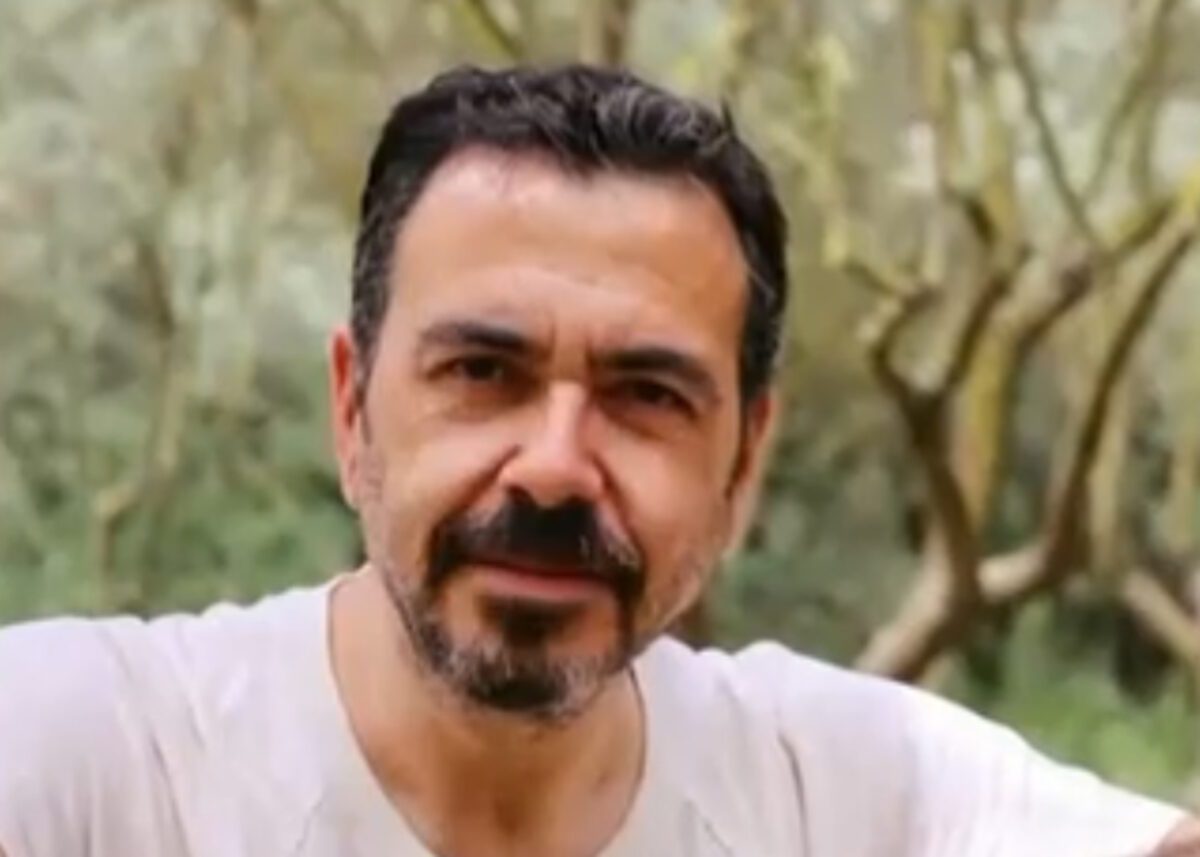 Σοκ και θλίψη: Έτσι έφυγε ο Κώστας Κοσμίδης και η Ανθή Βούλγαρη «λυγίζει» στον αέρα – Οι συγκλονιστικές λεπτομέρειες που αποκαλύπτονται τώρα 27 Σοκ και θλίψη: Έτσι έφυγε ο Κώστας Κοσμίδης και η Ανθή Βούλγαρη «λυγίζει» στον αέρα – Οι συγκλονιστικές λεπτομέρειες που αποκαλύπτονται τώρα - NewsPoint.gr