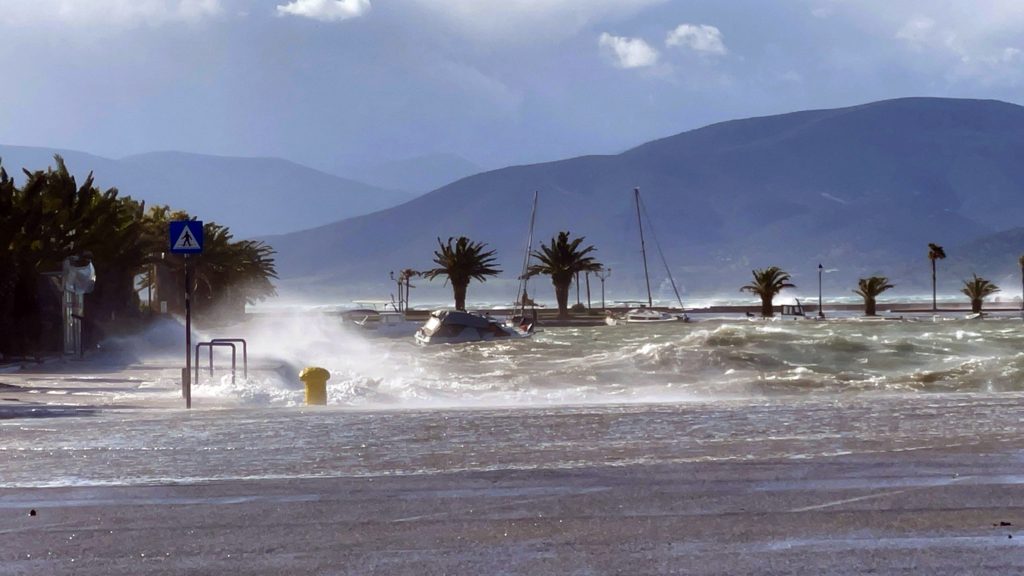 Άνεμοι-σοκ 10 μποφόρ και ξαφνικές καταιγίδες: Οι περιοχές που μπαίνουν στο «μάτι του κυκλώνα»! - NewsPoint.gr