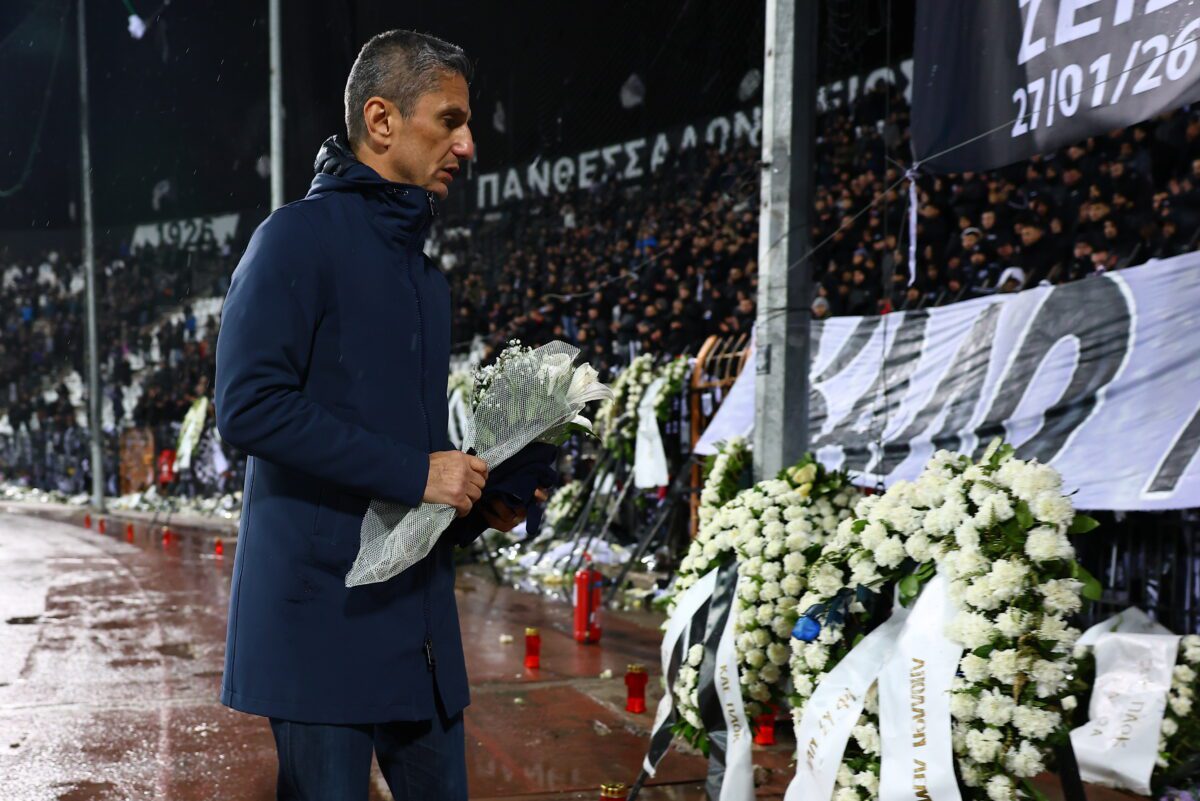 Σπαρακτικές στιγμές στην Τούμπα: Ο ΠΑΟΚ αποχαιρετά με δάκρυα τους 7 αδικοχαμένους οπαδούς του – Δείτε το συγκλονιστικό video 16 Σπαρακτικές στιγμές στην Τούμπα: Ο ΠΑΟΚ αποχαιρετά με δάκρυα τους 7 αδικοχαμένους οπαδούς του – Δείτε το συγκλονιστικό video - NewsPoint.gr