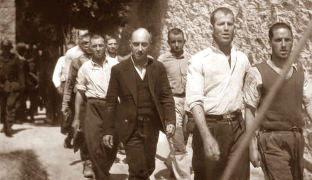Συγκλονιστική ανατροπή: Αποκαλύφθηκε πλήρες φωτογραφικό αρχείο για την εκτέλεση στην Καισαριανή – Όλο το παρασκήνιο - NewsPoint.gr