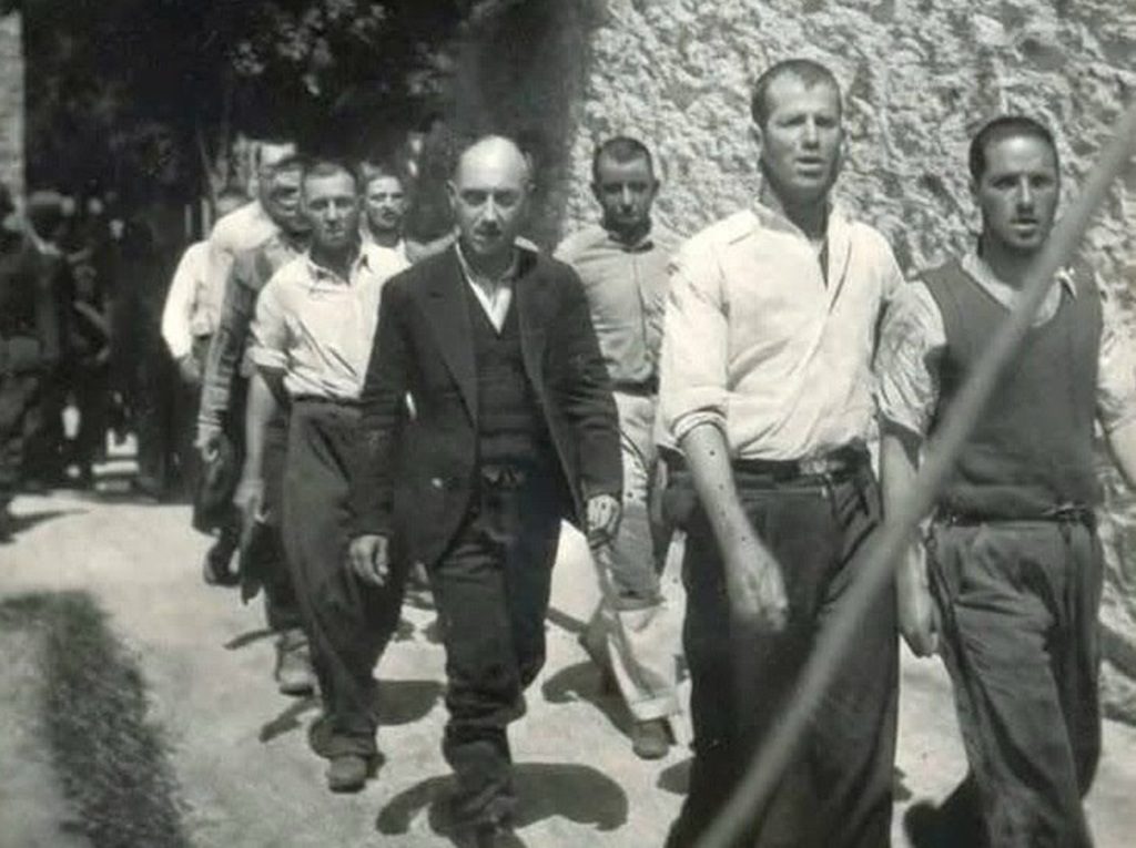Συγκλονίζουν οι αληθινές εικόνες των 200 ηρώων της Καισαριανής – Το άγνωστο παρασκήνιο πίσω από τη συλλογή Χόιερ που επιστρέφει στην Ελλάδα - NewsPoint.gr