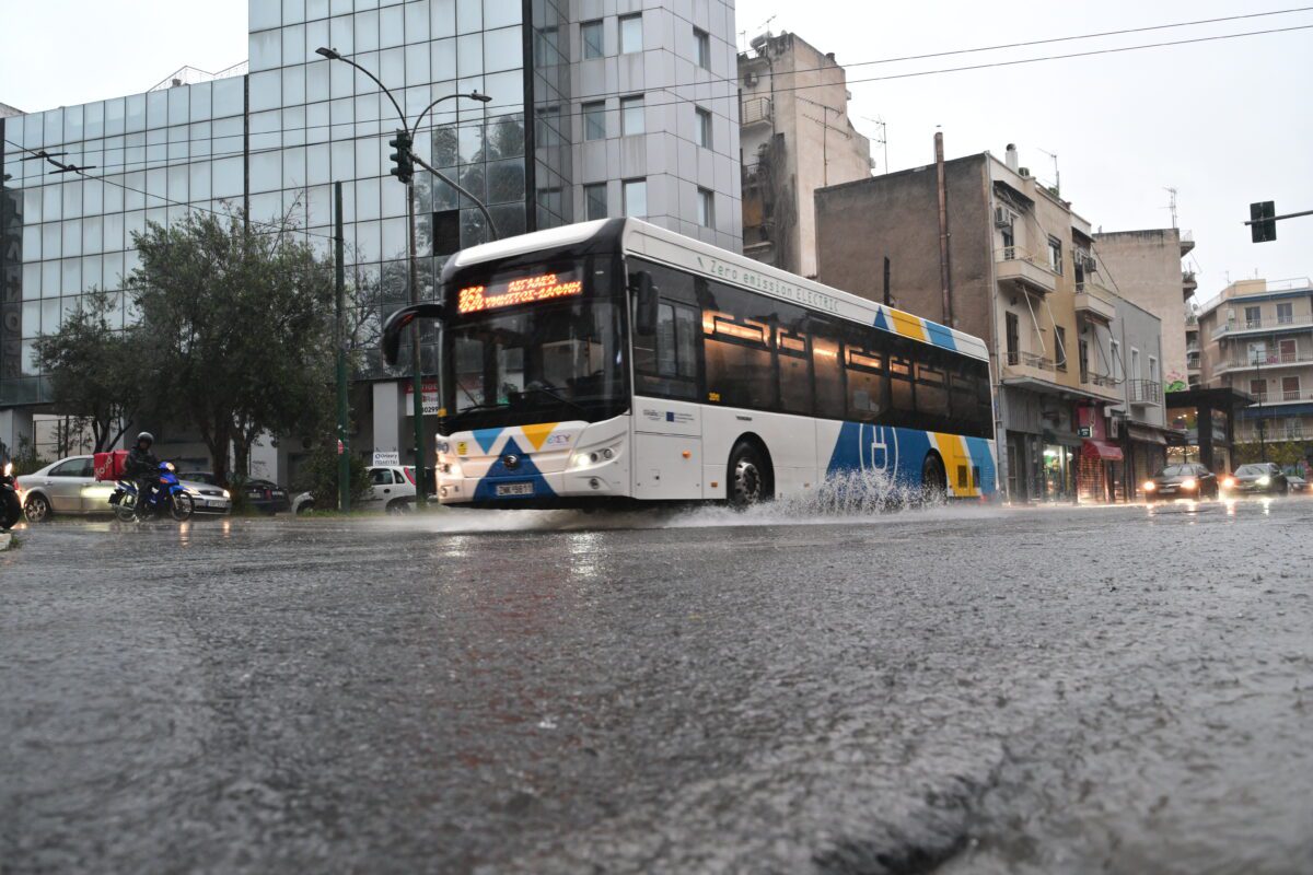 Ο καιρός φέρνει εκπλήξεις: Σφοδρές βροχές, καταιγίδες και άνεμοι που αγγίζουν τα 7 μποφόρ – Σε πτώση η θερμοκρασία σήμερα! 9 Ο καιρός φέρνει εκπλήξεις: Σφοδρές βροχές, καταιγίδες και άνεμοι που αγγίζουν τα 7 μποφόρ – Σε πτώση η θερμοκρασία σήμερα! - NewsPoint.gr