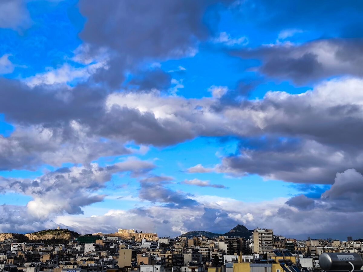 Ανατροπή στον καιρό σήμερα: Ήλιος για τους περισσότερους αλλά «έκπληξη» με βροχές σε Βόρεια Ελλάδα και Αιγαίο! - NewsPoint.gr
