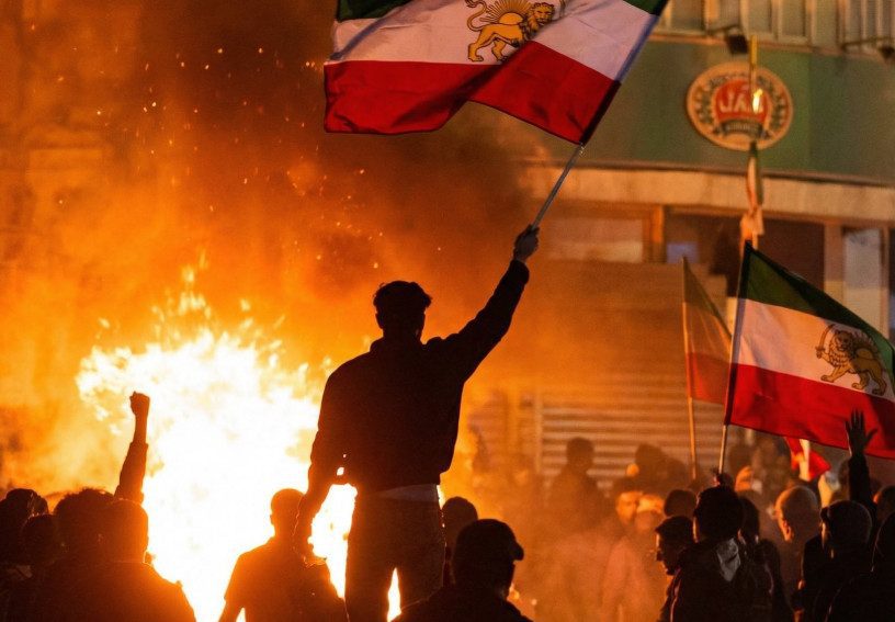 Σοκ στην Τεχεράνη: Ιρανός καταδικάζεται σε θάνατο για συμμετοχή στις ταραχώδεις διαδηλώσεις του Ιανουαρίου – Αντιδράσεις παγκοσμίως 1 Σοκ στην Τεχεράνη: Ιρανός καταδικάζεται σε θάνατο για συμμετοχή στις ταραχώδεις διαδηλώσεις του Ιανουαρίου – Αντιδράσεις παγκοσμίως - NewsPoint.gr