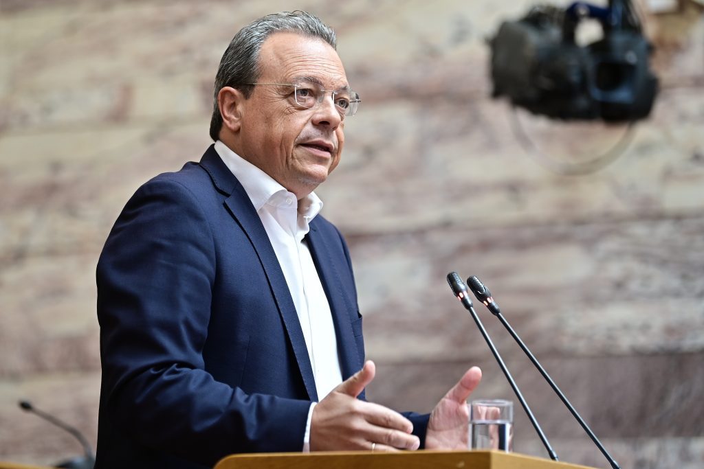 Αποκάλυψη-βόμβα από τον Φάμελλο: Γιατί καταγγέλλει έλλειψη διαφάνειας και ανταγωνισμού επί Μητσοτάκη; 1 Αποκάλυψη-βόμβα από τον Φάμελλο: Γιατί καταγγέλλει έλλειψη διαφάνειας και ανταγωνισμού επί Μητσοτάκη; - NewsPoint.gr