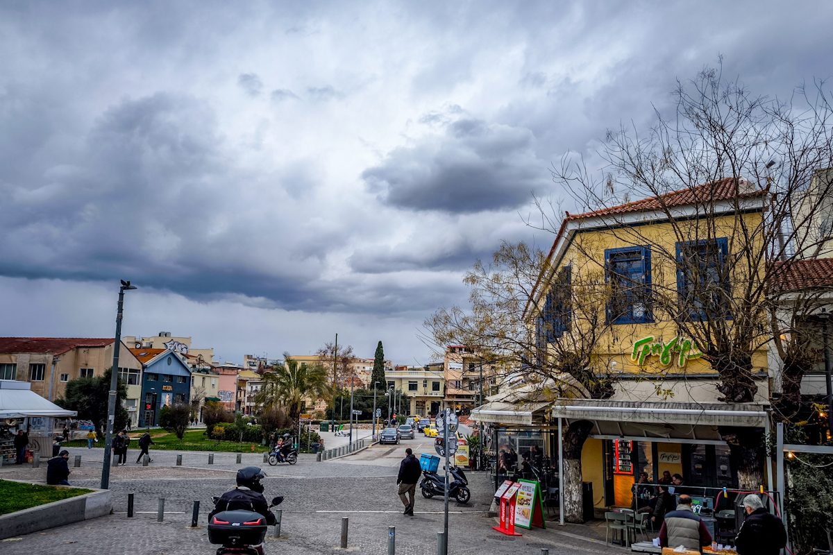 Καιρός που ξαφνιάζει: Πού θα πέσουν βροχές και πού εκτοξεύεται η θερμοκρασία στους 18°C – Δείτε αναλυτικά - NewsPoint.gr