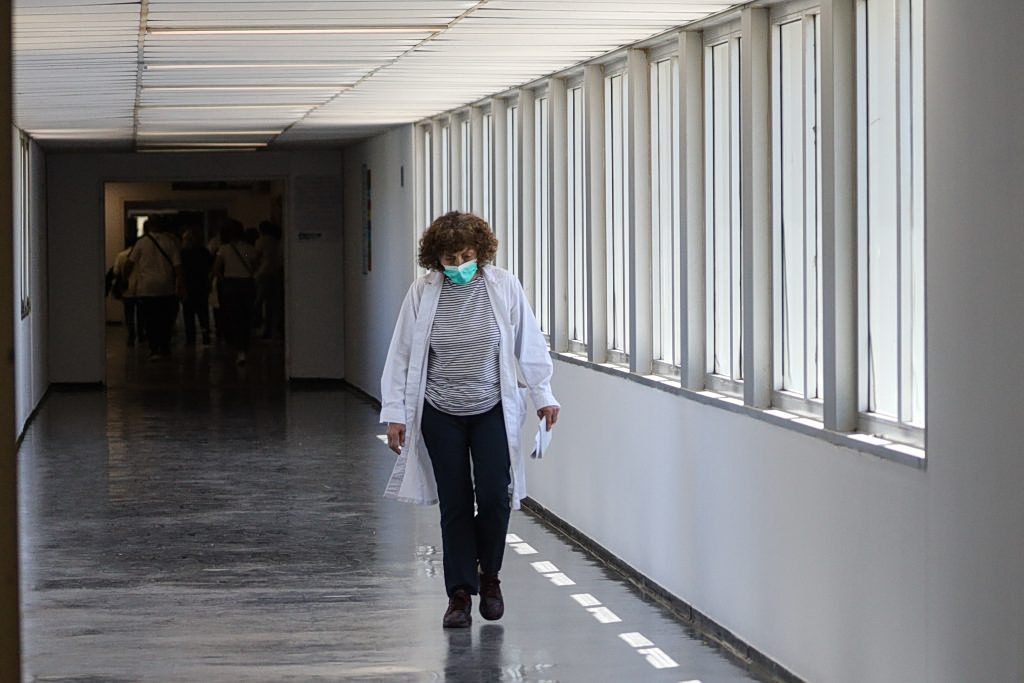 Δραματική μάχη για τη ζωή: Η σπαρακτική έκκληση της μητέρας βρέφους με μηνιγγίτιδα που συγκλονίζει την Ελλάδα - NewsPoint.gr