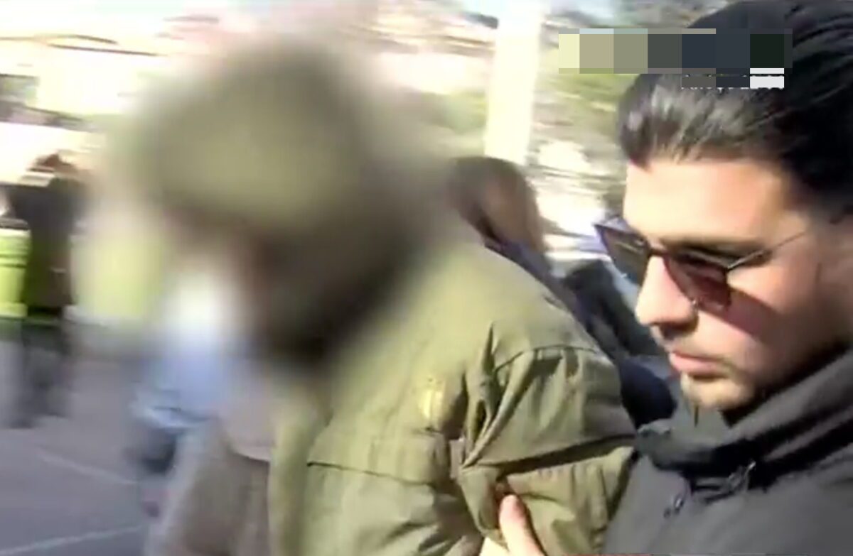 Δεν το χωράει ανθρώπου νους: Ο 46χρονος στο Αίγιο πυροβόλησε παιδιά επειδή γελούσαν – Αποκαλύψεις για δεύτερο όπλο προκαλούν νέο σοκ 28 Δεν το χωράει ανθρώπου νους: Ο 46χρονος στο Αίγιο πυροβόλησε παιδιά επειδή γελούσαν – Αποκαλύψεις για δεύτερο όπλο προκαλούν νέο σοκ - NewsPoint.gr