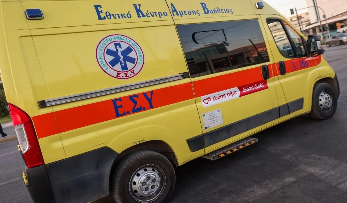 Σοκ στη Θηβών: Τρομακτικό τροχαίο με φορτηγό που «θέρισε» παρκαρισμένα – Τρεις τραυματίες στο Αττικό! 1 Σοκ στη Θηβών: Τρομακτικό τροχαίο με φορτηγό που «θέρισε» παρκαρισμένα – Τρεις τραυματίες στο Αττικό! - NewsPoint.gr