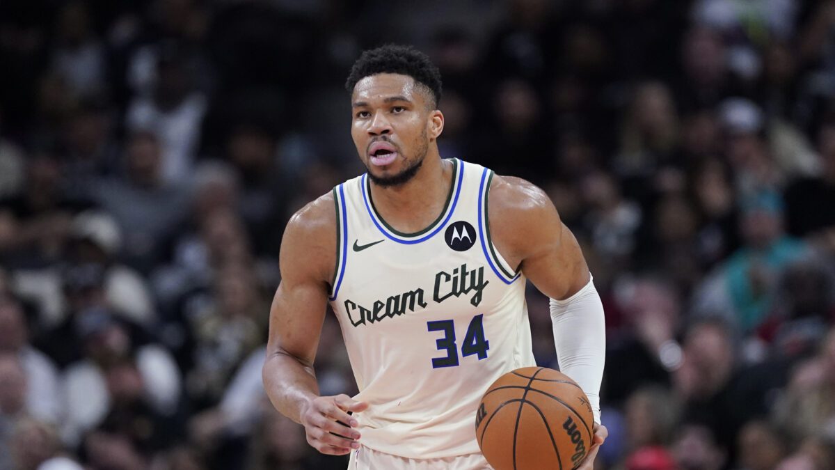 Απίστευτη ανατροπή στο NBA: Οι Τίμπεργουλβς ετοιμάζονται να προκαλέσουν σεισμό με τον Γιάννη Αντετοκούνμπο! 1 Απίστευτη ανατροπή στο NBA: Οι Τίμπεργουλβς ετοιμάζονται να προκαλέσουν σεισμό με τον Γιάννη Αντετοκούνμπο! - NewsPoint.gr