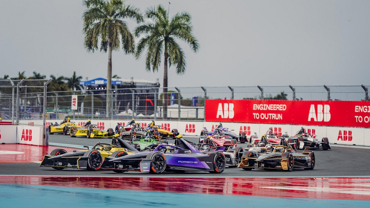 Η νίκη-σοκ που άλλαξε τα δεδομένα στη Formula E: Ο Mitch Evans «σπάει» ρεκόρ με Jaguar στη βροχή του Μαϊάμι! 13 Η νίκη-σοκ που άλλαξε τα δεδομένα στη Formula E: Ο Mitch Evans «σπάει» ρεκόρ με Jaguar στη βροχή του Μαϊάμι! - NewsPoint.gr